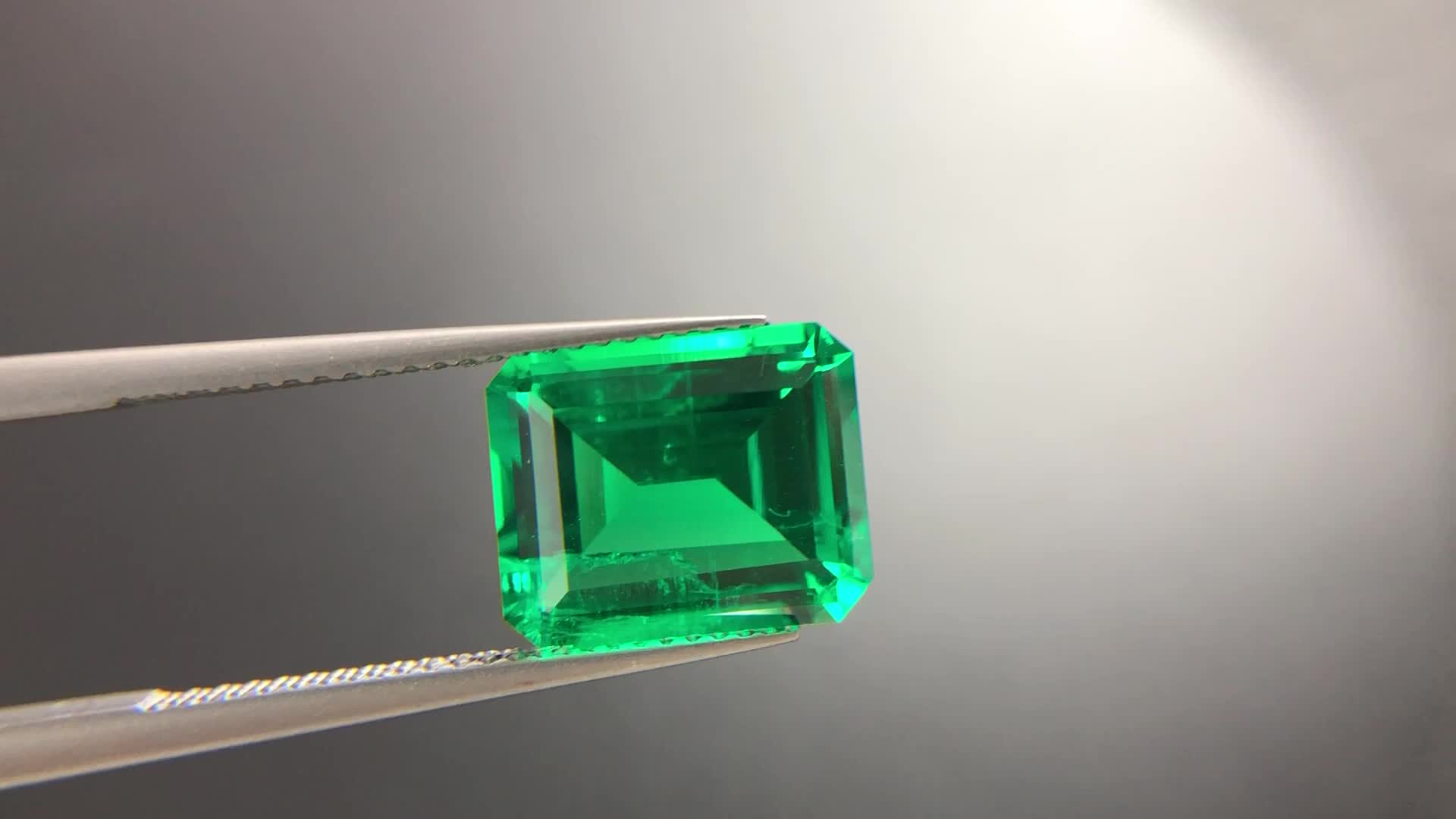 камень изумруд 1 карат. изумруд камень карат. Emerald карат 20 карат. самый большой природный изумруд. изумруд 0.