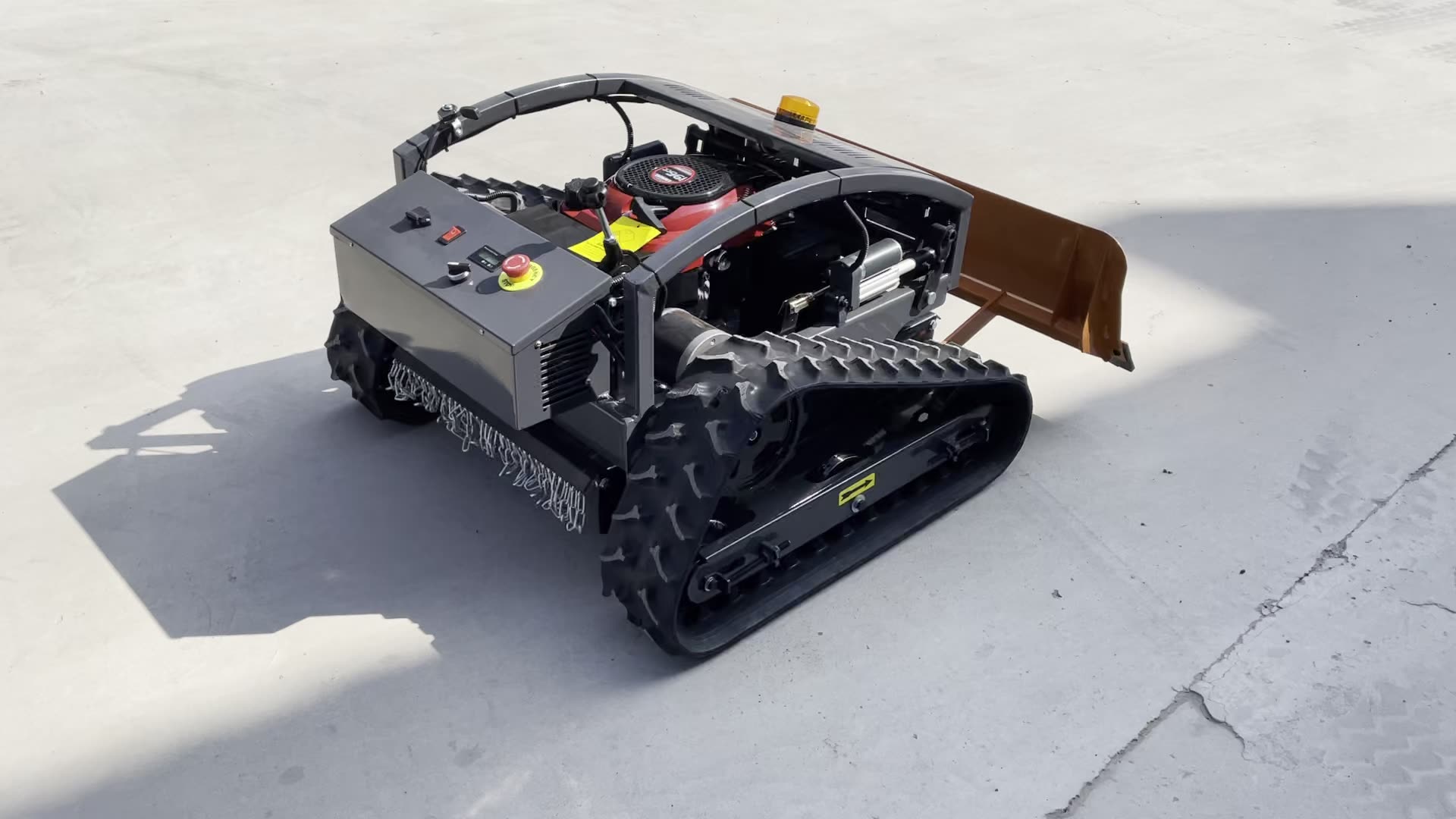 Tondeuse À Gazon Multifonctionnelle Sur Chenilles Buy