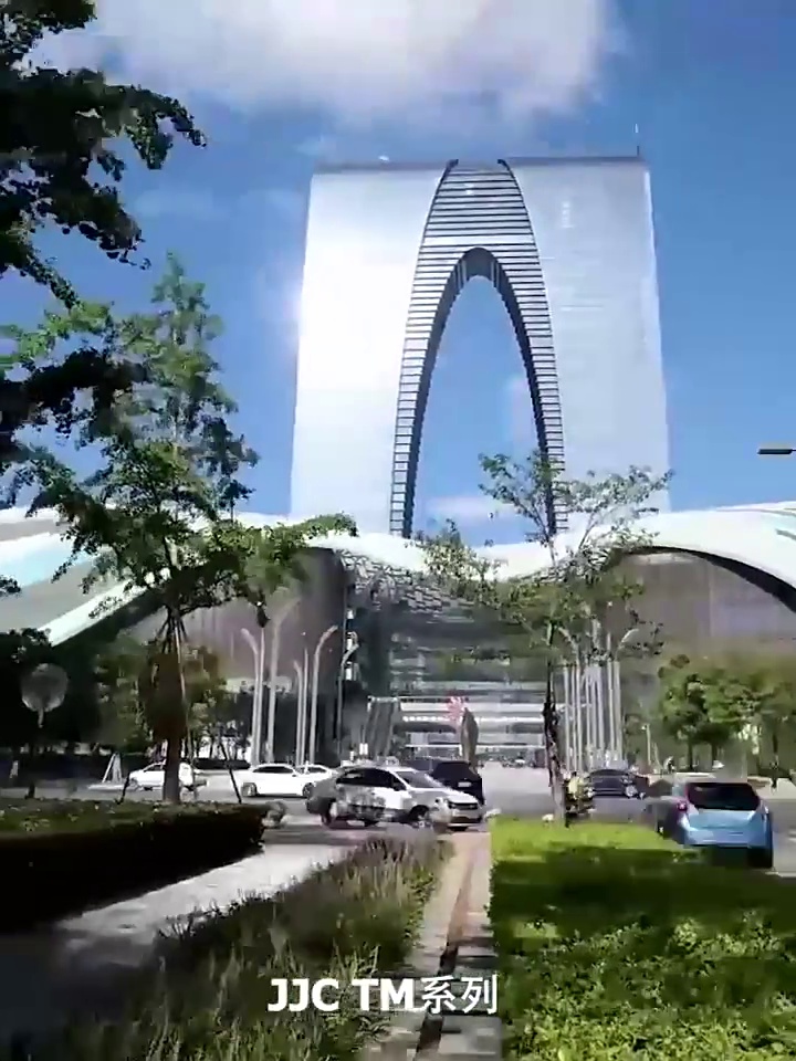 快门线都2024年了、你还用手按快门。