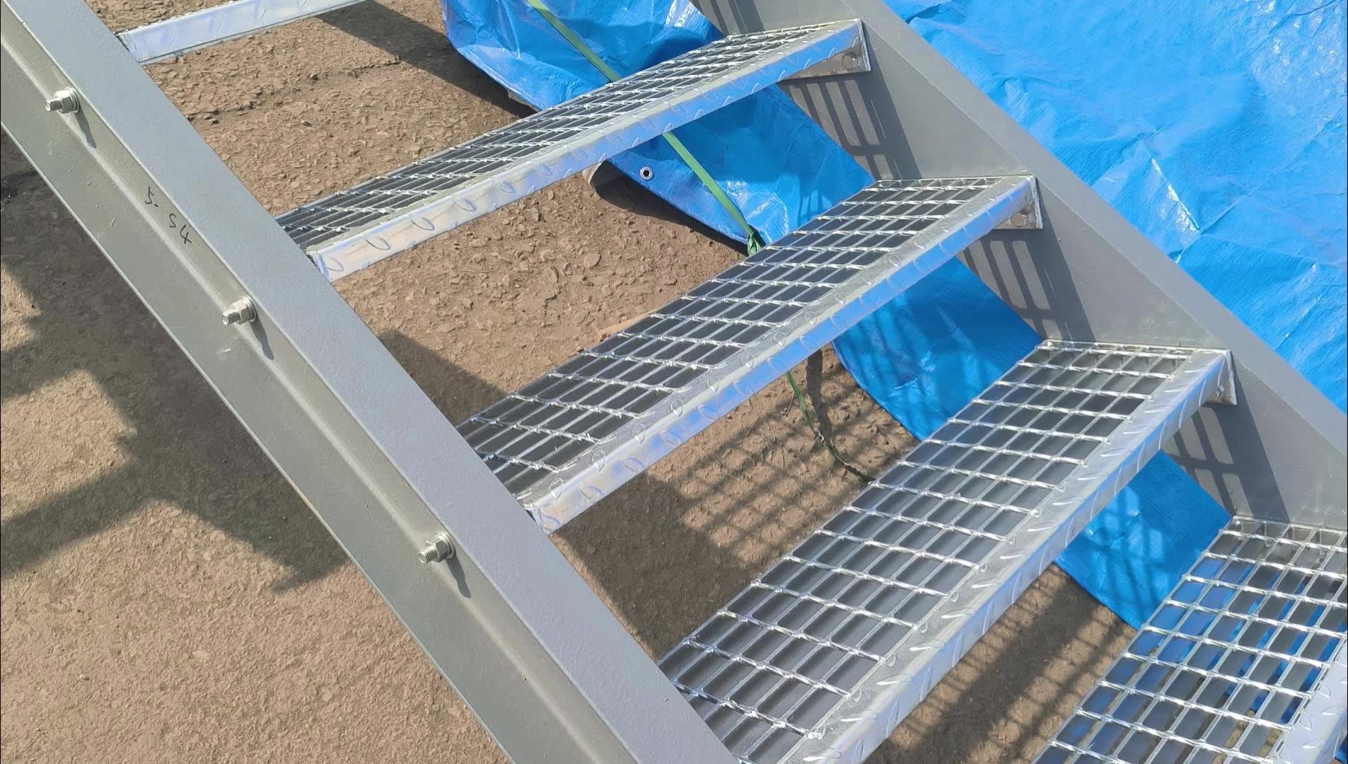 Factory Serrated Safety Grating Stair Treads Antislip Stair Tread