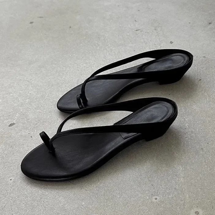 2026 новая pointed toe шлепанцы женские летние верхняя одежда кожа толстой подошвой ленивые сандалии