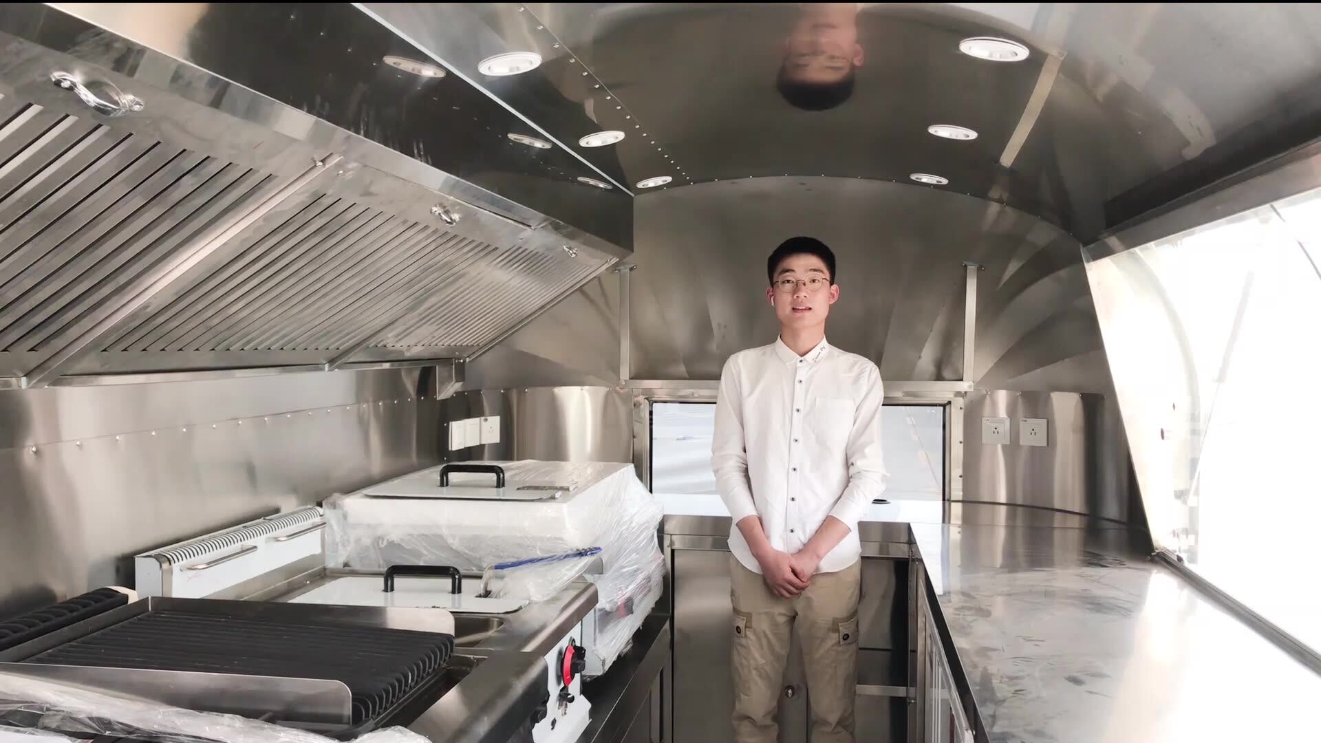 Wecare Mobile Airstream Remorque Snack Pizza Fast Food Truck Stainless