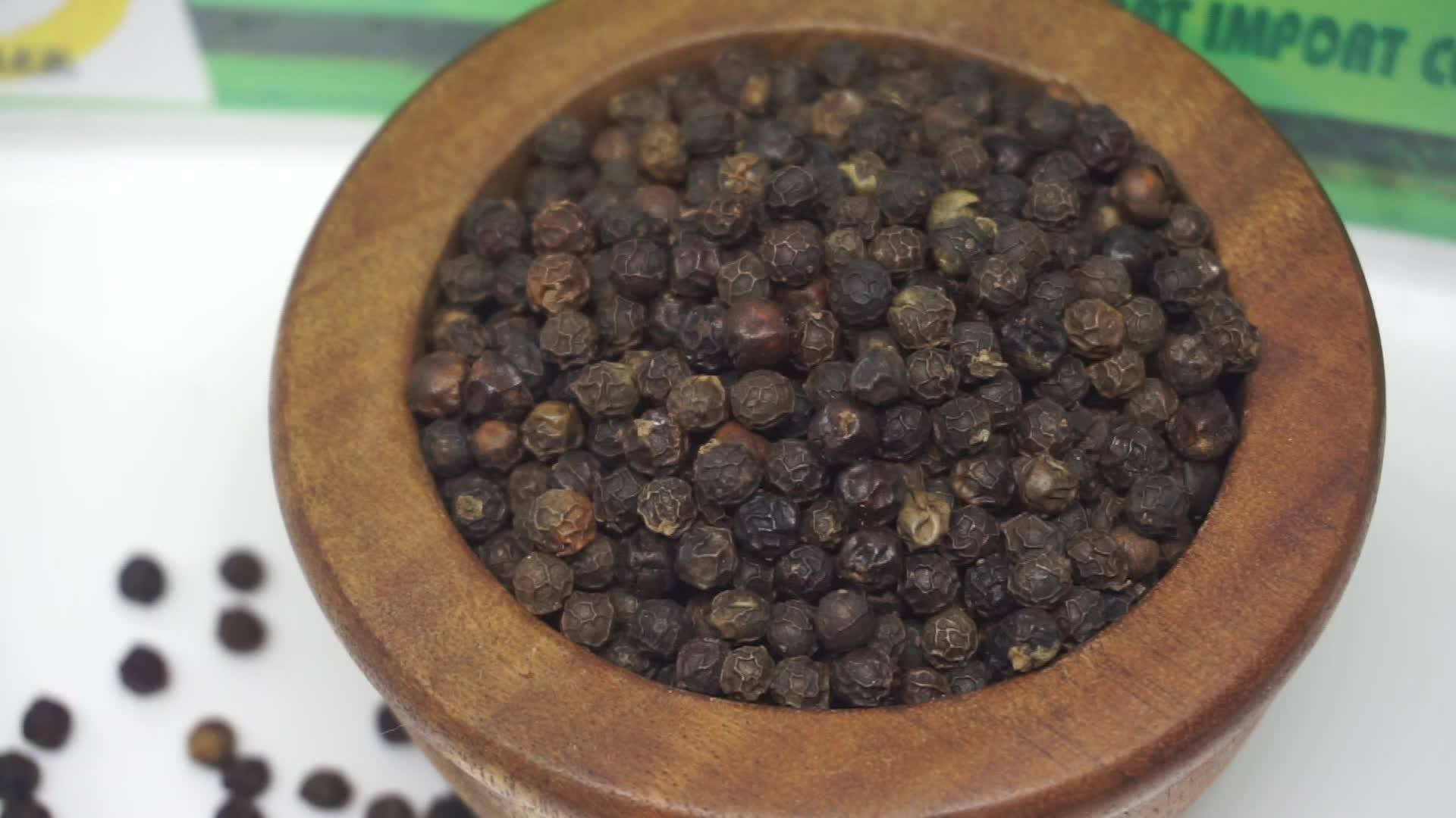 Viet Nam 100 Natural Cleaned Dried Whole Black Pepper For Export