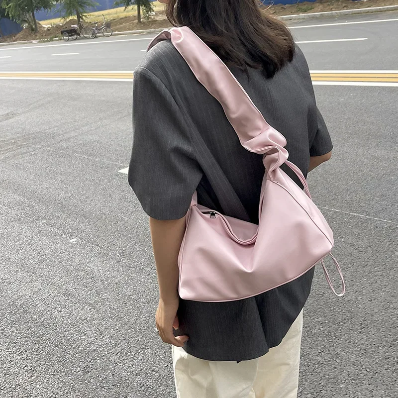 Retro large-capacity bag for women in the spring new Korean version of niche wrinkled dumpling bag fashionable shoulder bag
