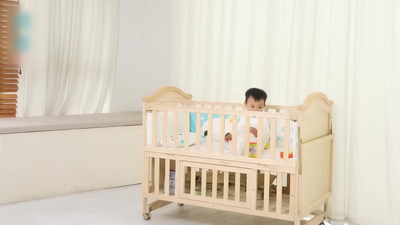 Wooden Solid Pine Convertible American Baby Bed Cot With Movable Wheels