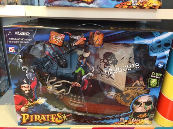 Zhuhai Chimelong Ocean Kingdom Souvenir Doll PVC Love Pirate War Boxed Children's Toys