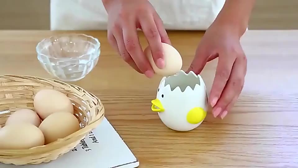 Cute Ceramics Vomiting Chicken Egg Yolk White Separator Practical