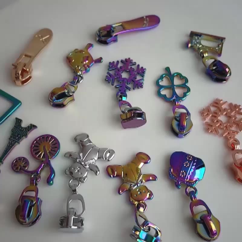 Exquisite Rainbow Color Metal Zipper Slider Custom Creative Pattern Zipper Puller Nylon Zipper