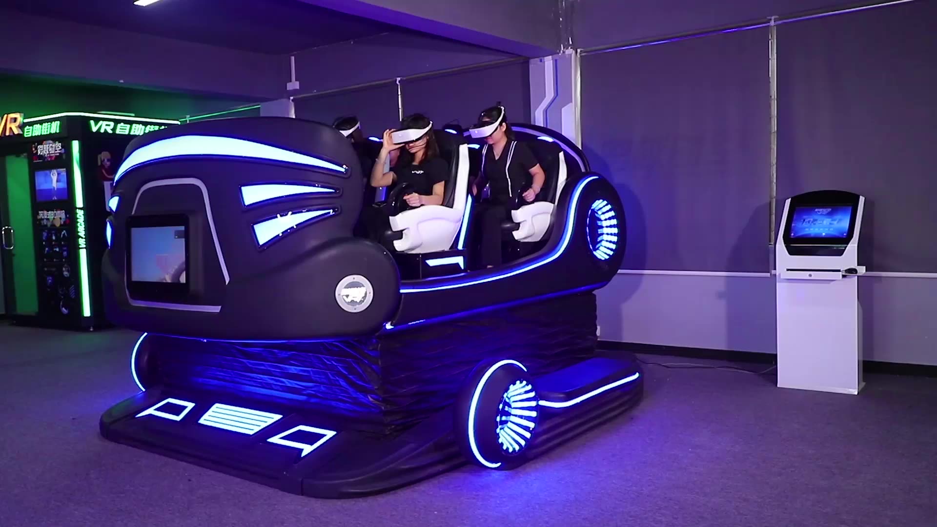 , 18, москва фото. 9d vr виртуальная. Стойка аттракциона vr. Стойка аттракциона vr. Виртуальные аттракционы москва.