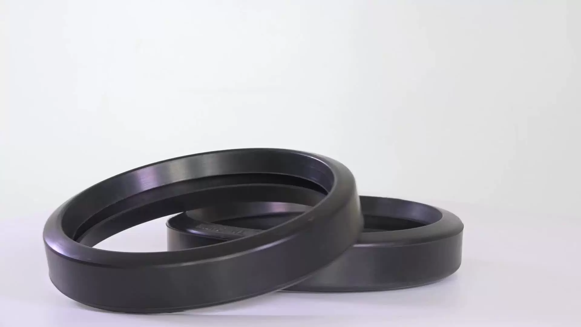 Уплотнительное кольцо двухлепестковое d110. Уплотнительное кольцо резиновое 100мм. Кольцо уплотнительное резиновое 110 мм. Кольцо уплотнительное резиновое 110 мм для канализации. Уплотнительное кольцо d400 корсис.