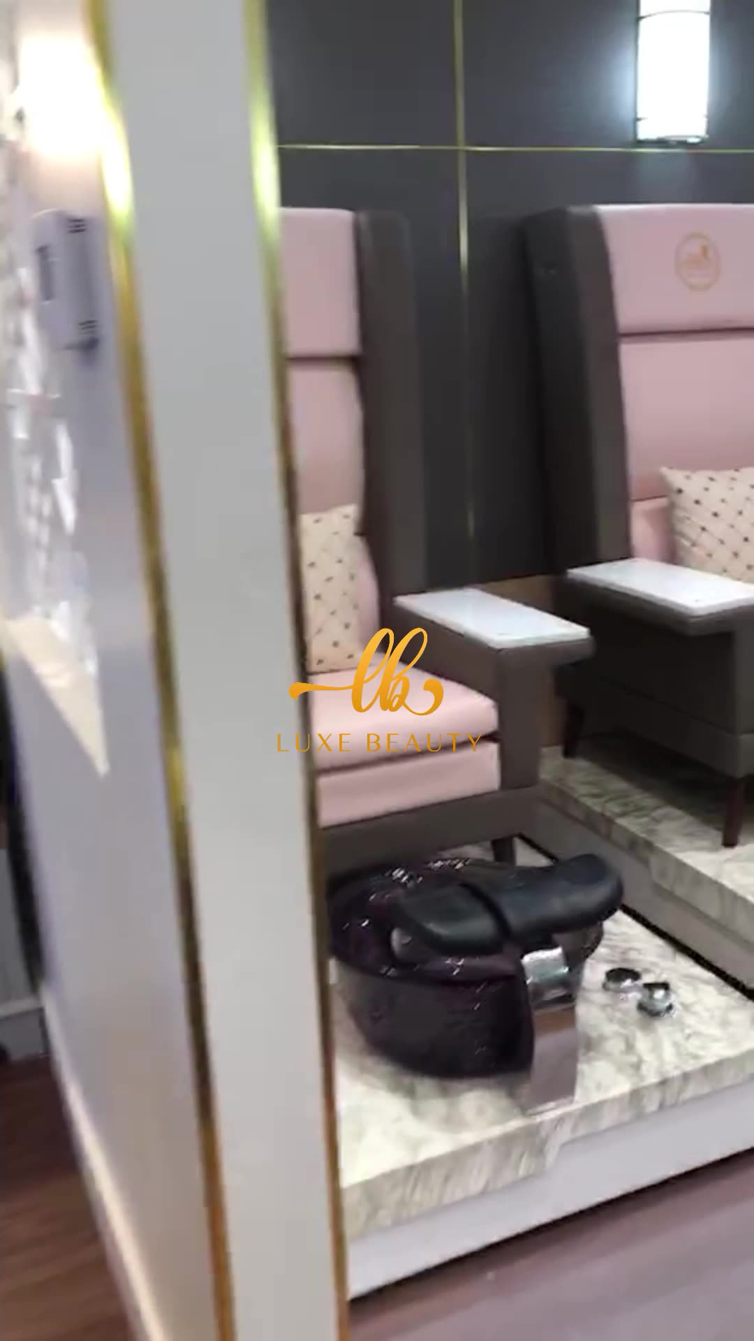 Modern Manicure Table Nail Polish Rack Display Stand Metal Nail Bar Table Glass Multiperson