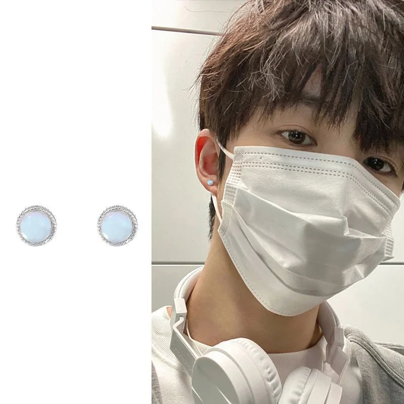 Minimalist cool-style ear studs for men, cold-toned, high-end, temperament ear accessories, moonstone earrings for boys