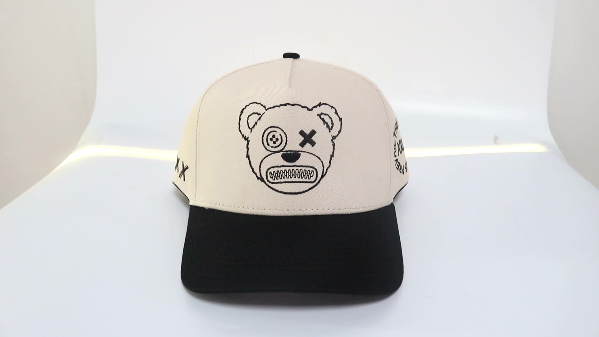 кепка с медведем