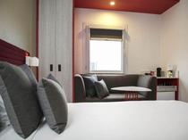 Yipiths Sydney Airport Hotel Standard Room (большая кровать)