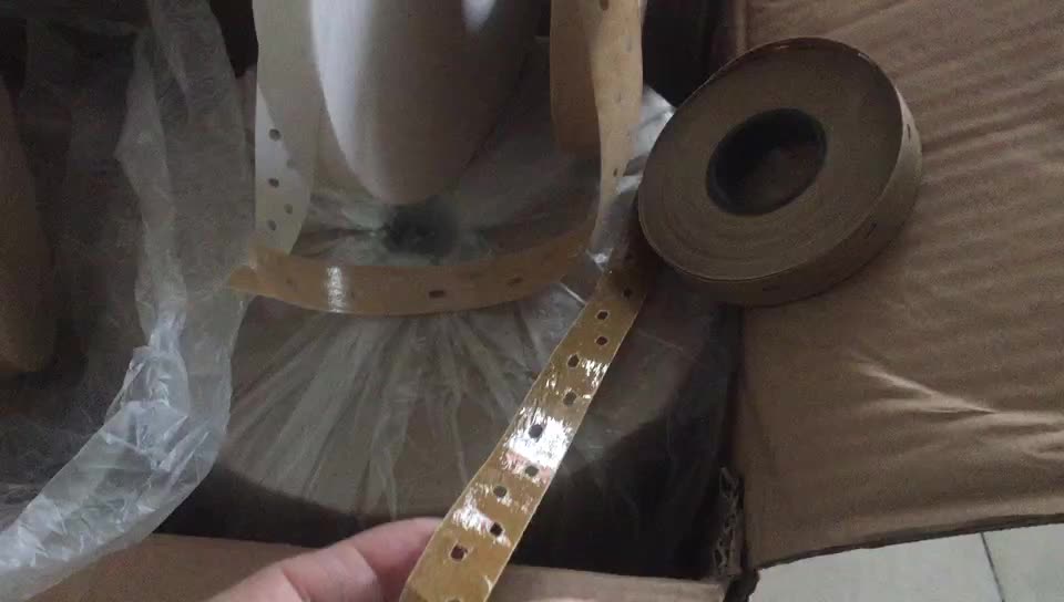 木皮拼缝还用打孔。这个胶带怕不是偷偷学会了魔法。