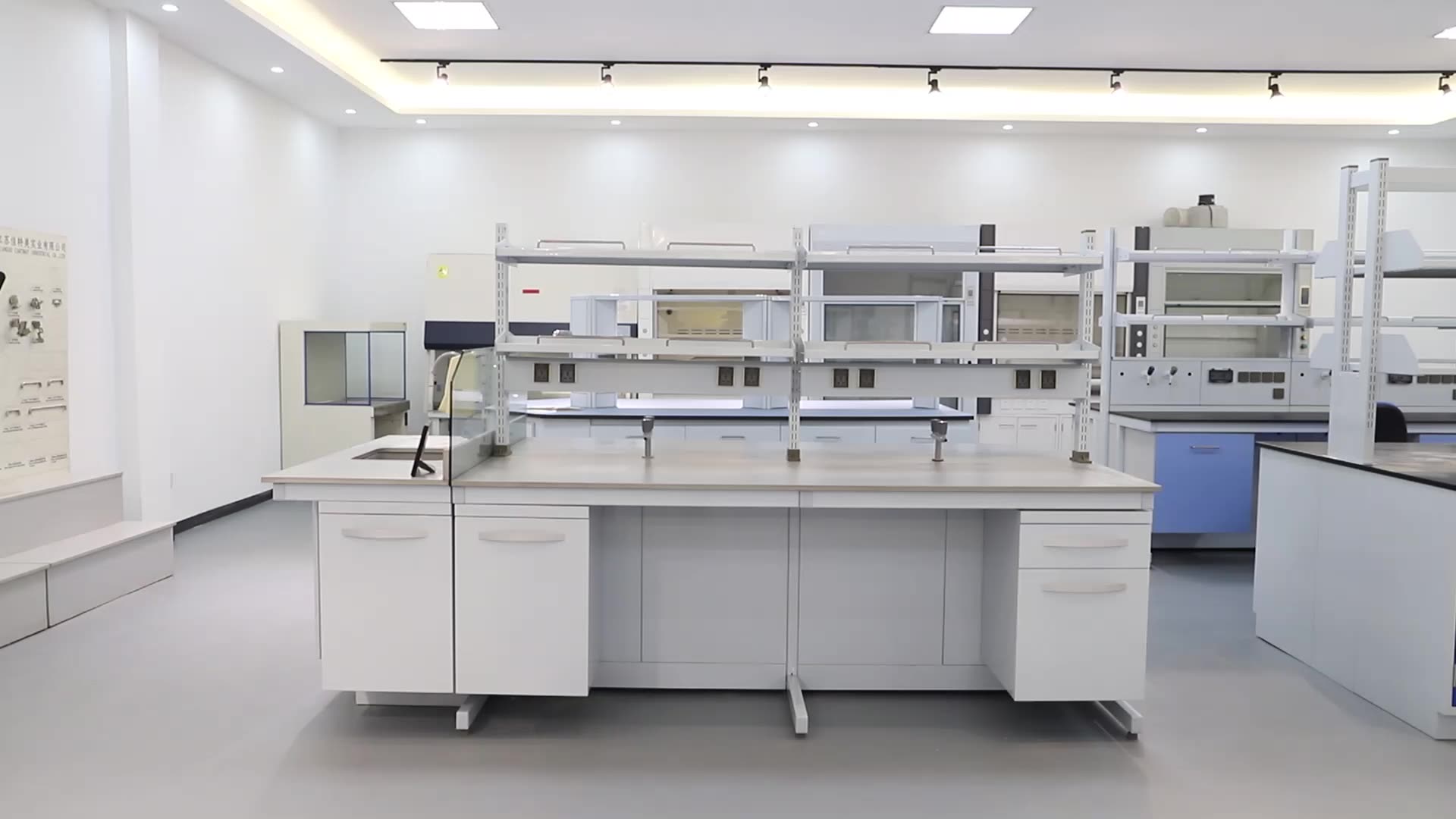 современная химическая лаборатория. лабораторная мебель лабмебель. лабораторная мебель для химической лаборатории plm-227. готовые лаборатории. современная хим лаборатория.