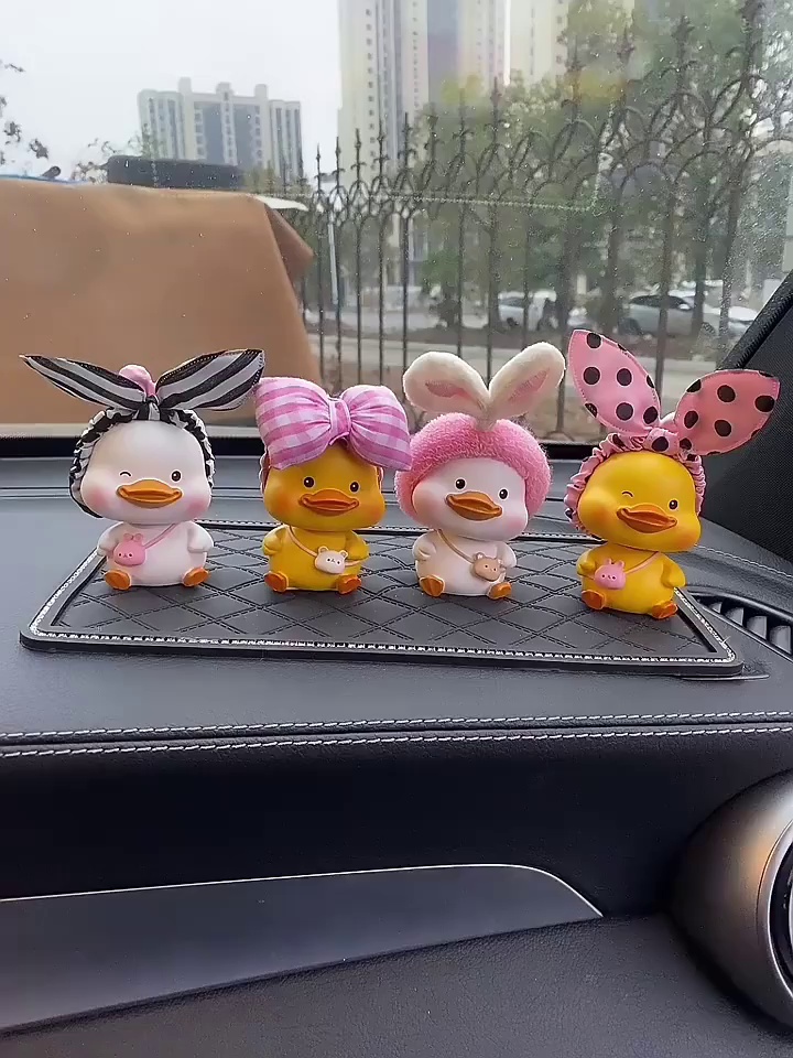 被问爆的汽车摆件萌宠实正太治愈了