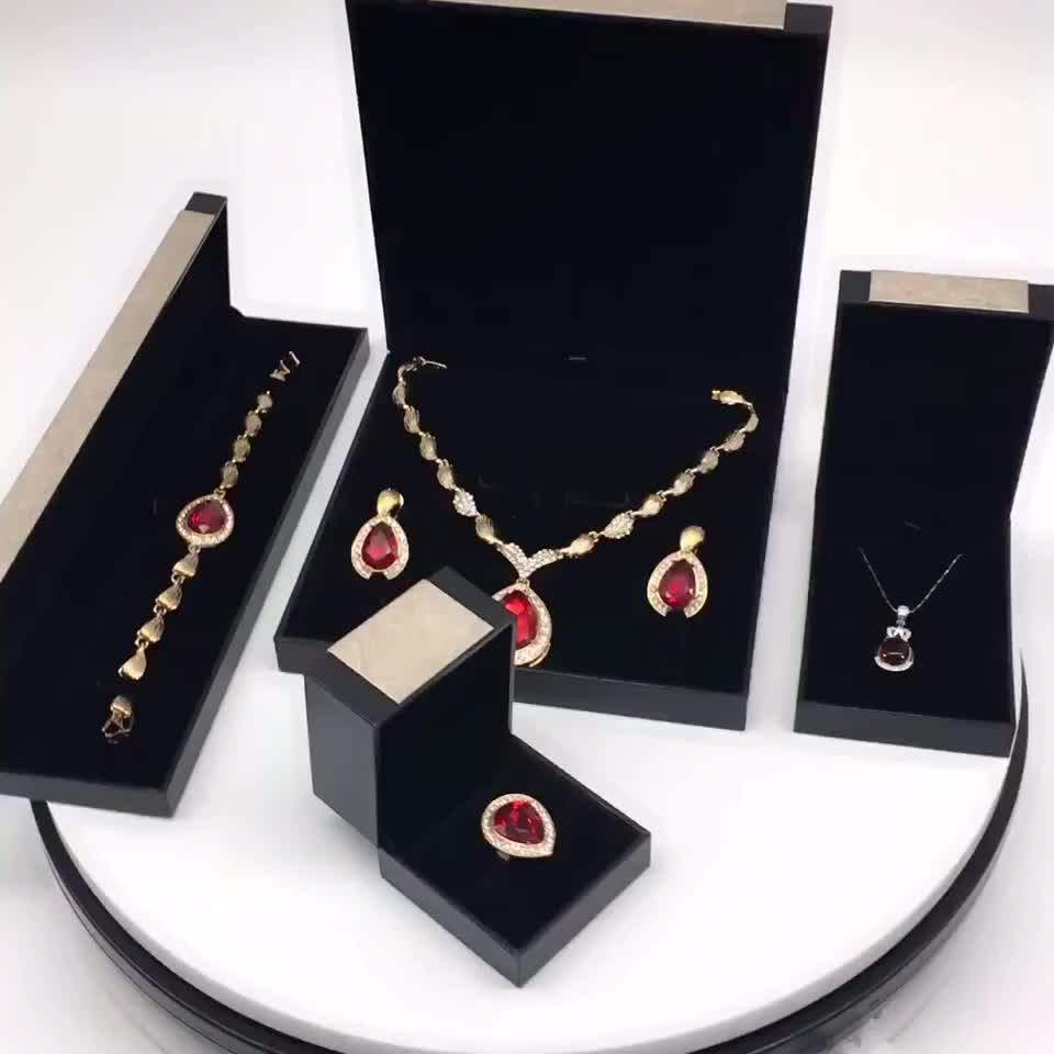 2018 Oem Customized Noble Rose Gold Small Plastic Jewelry Box Logo