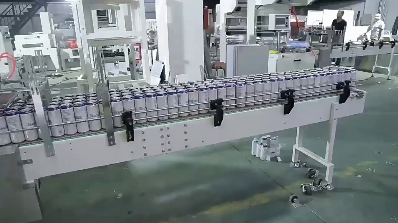 每天手工打包300箱。你还正用胶带和体力硬撑。