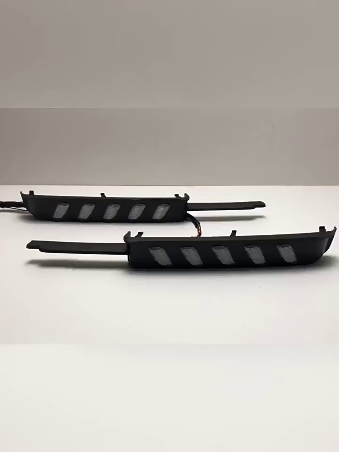 李伟深夜行车突遇暴雨，这个盏灯救了其一命