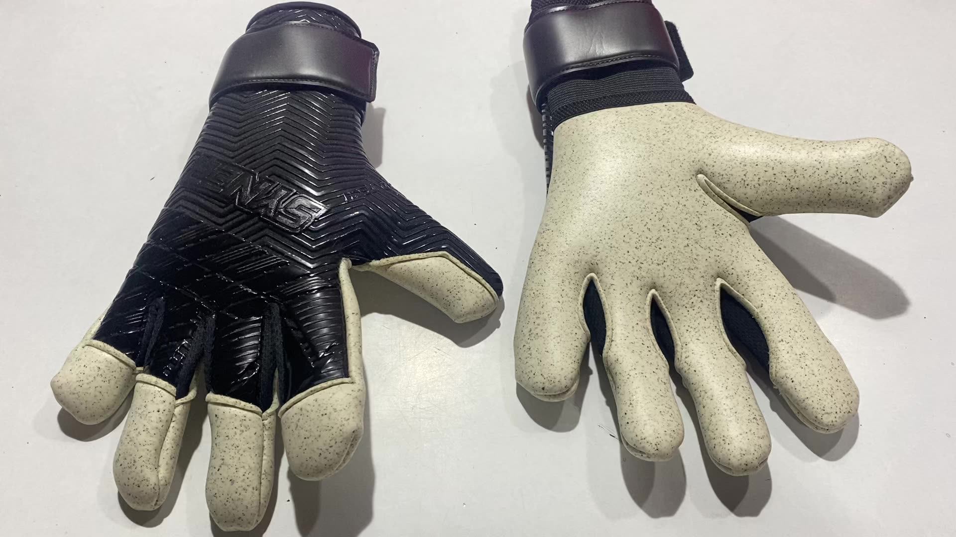 New Arrival Custom Made Hot Sale Goalkeeper Gloves Neoprene German Quartz Latex Grip Soccer