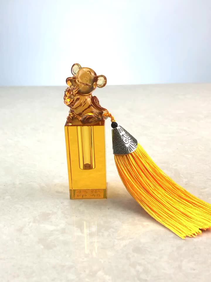 Yihou Crystal glass fetal hair seal Cow souvenir Baby fetal hair seal Newborn umbilical cord production Zodiac