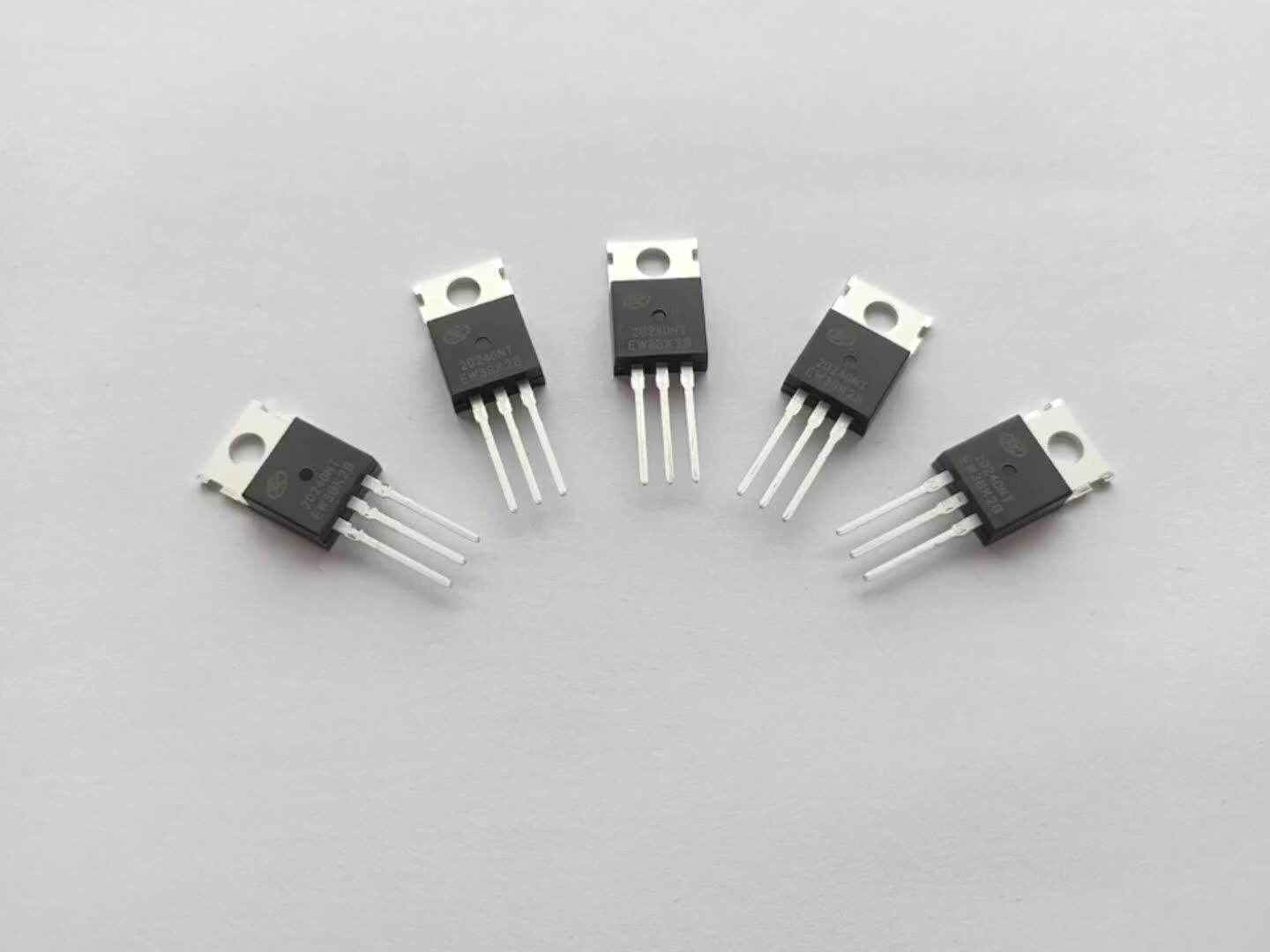 Lot De 10 Transistors MOSFET SVT20240NT - 200V, 72A, Boîtier TO-220 - Pour Alimentations Et Circuits De Puissance