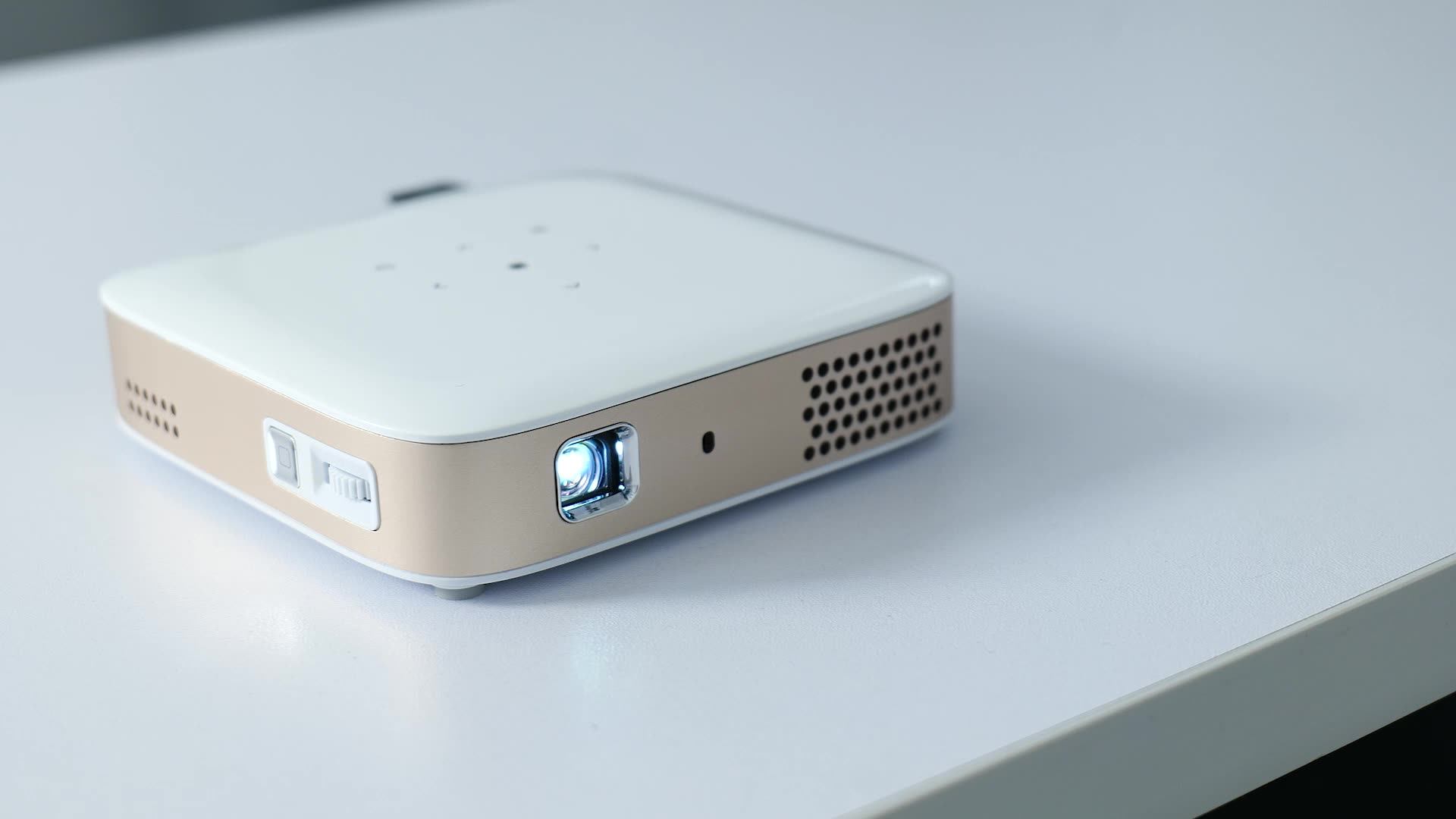 Hotack D061 Portable Smart Mini Projector with 4K Resolution