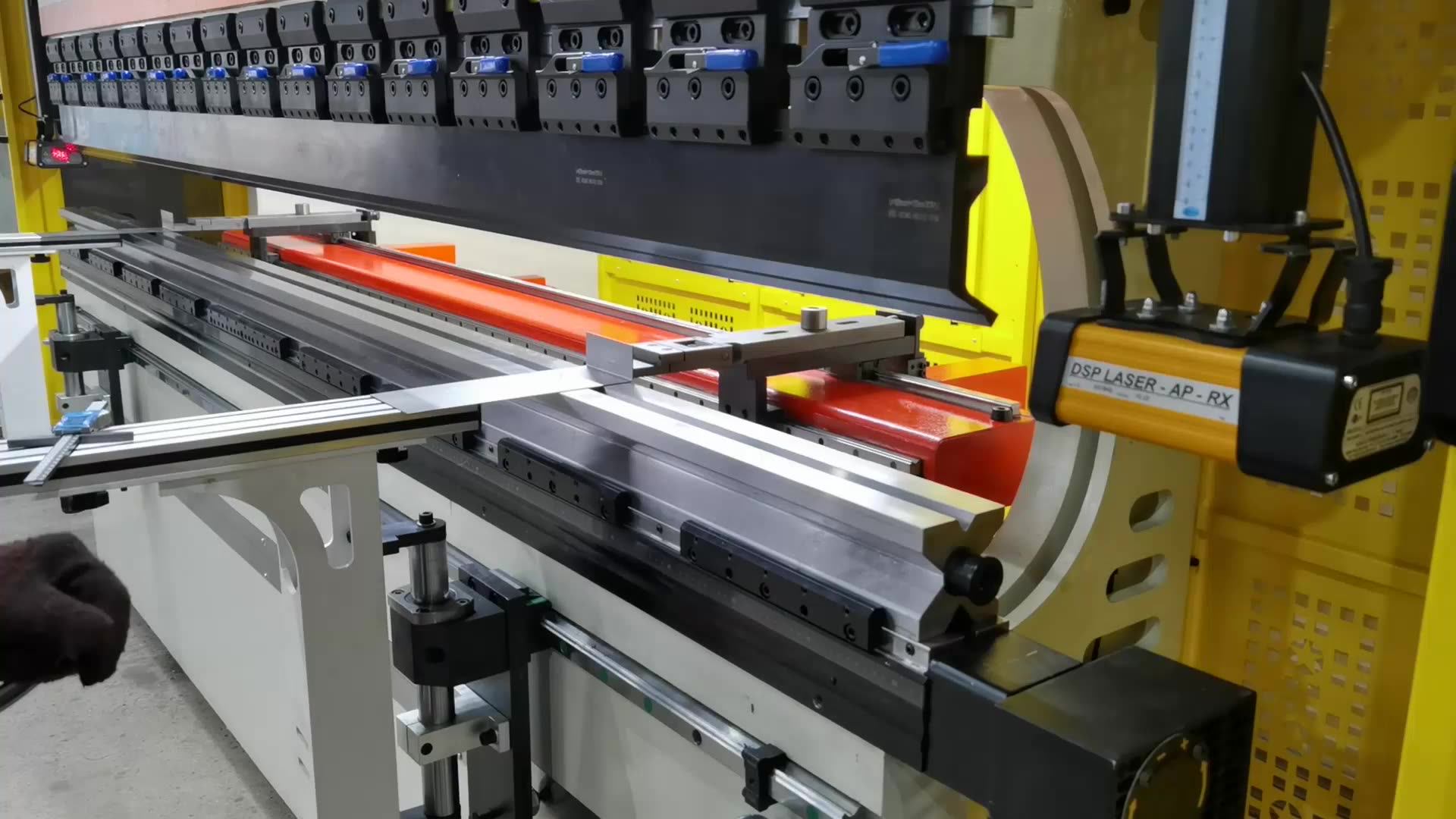 Wf67ke Rongwin Hydraulic Automatic Press Brake 125 Ton For Aluminum