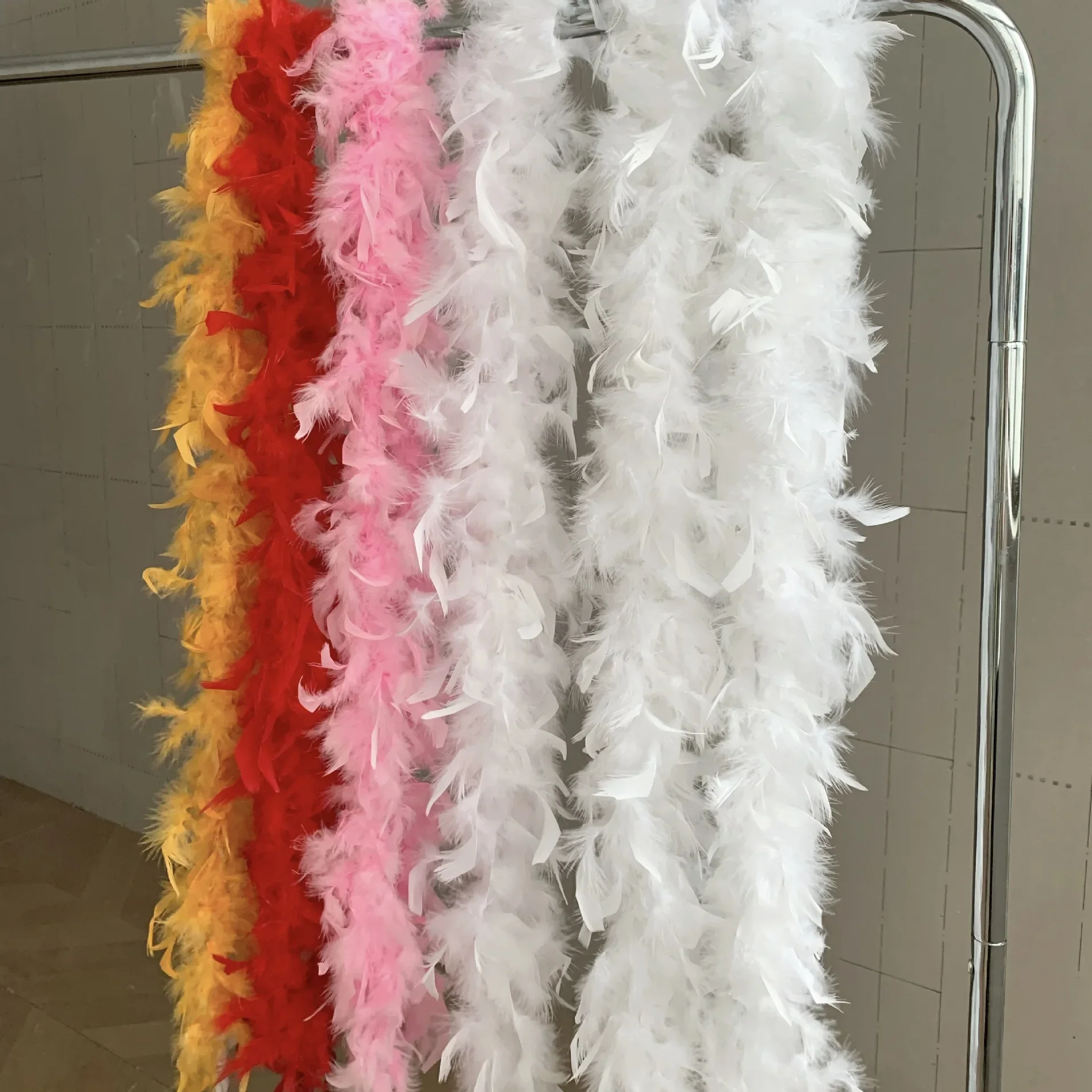 现货批发火鸡撕片毛条火片羽毛条婚庆演出服装饰品辅料彩色羽毛