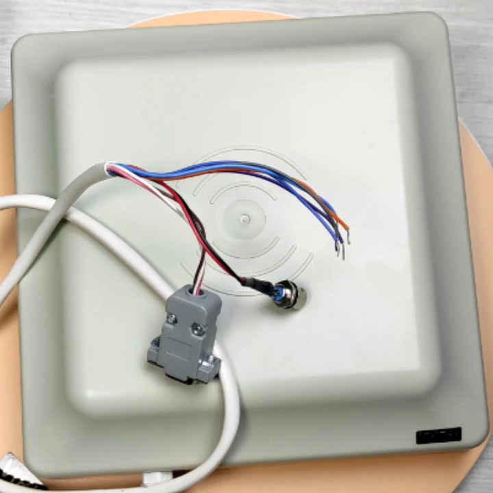 这个读卡器真能够以隔着墙认出你家快递。1350块买个“透视眼”值不值？