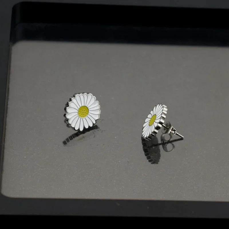 Поставщик Производитель стальные серьги Daisy нержавеющая сталь, не тускнеют, серьги Daisy в одном стиле оптом