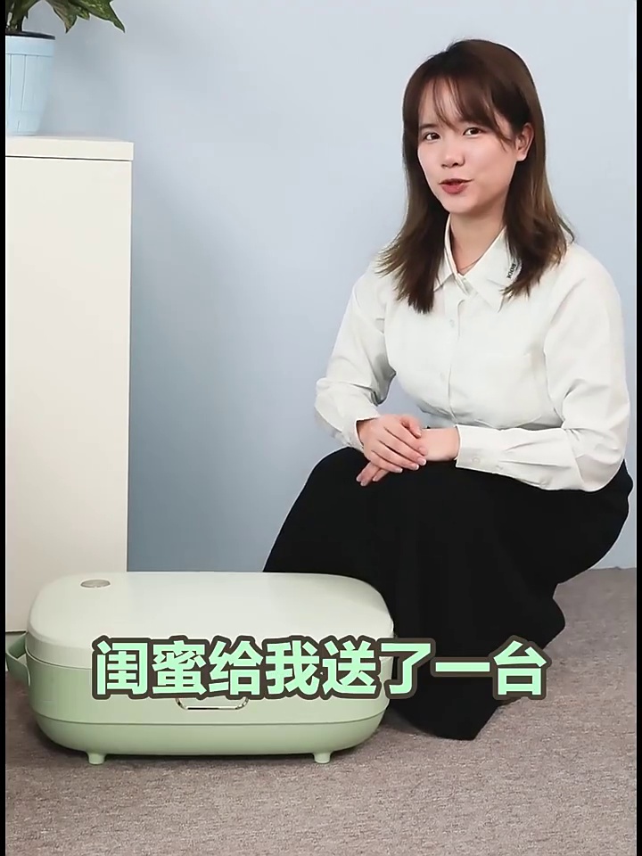 梅雨季晾不干。此台能够折叠的格力干衣机，居然比阳光还靠谱。