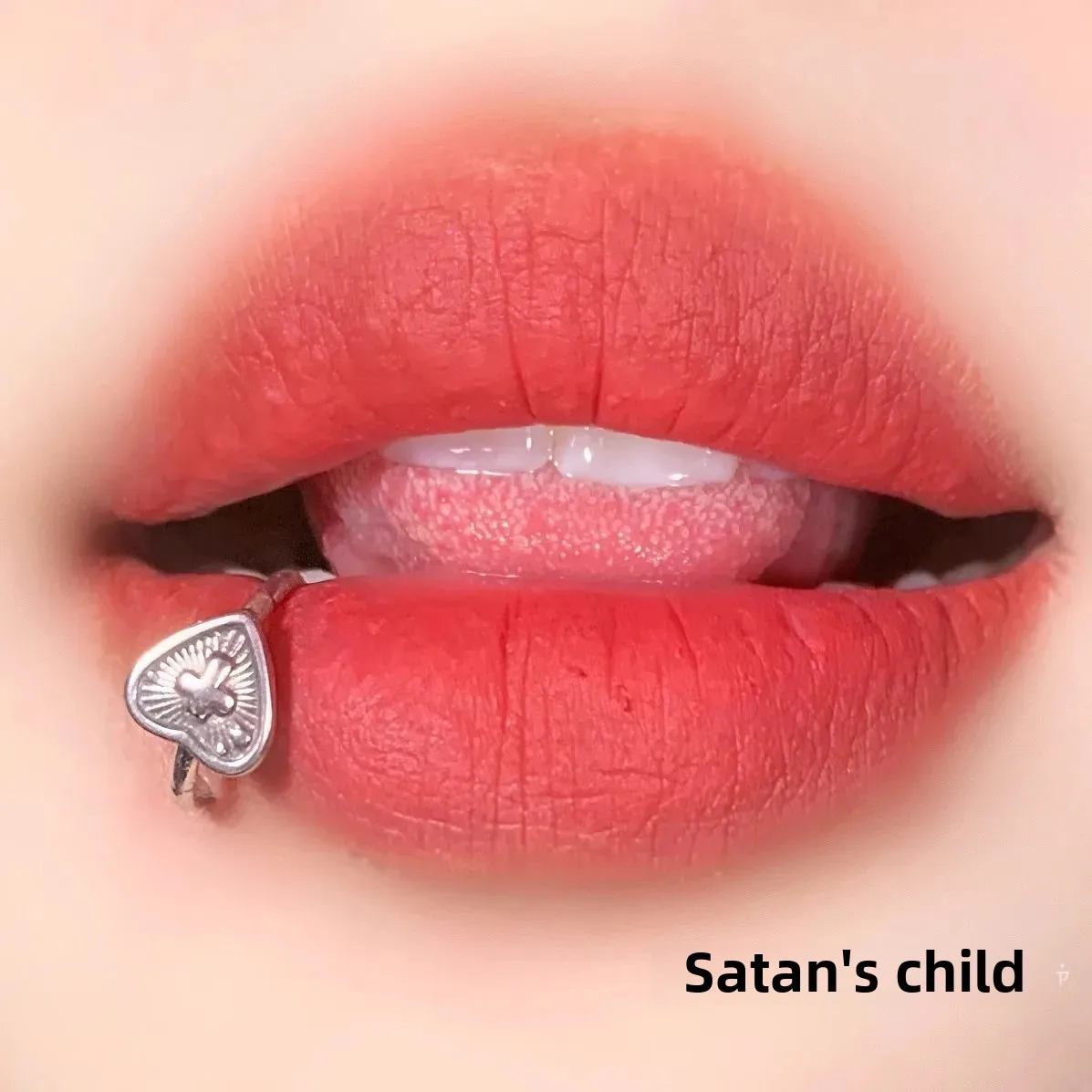 Ken Dou out of the street lip ring titanium steel seamless ring closed-loop love cross lip nail spicy ear bone nail piercing jewelry new