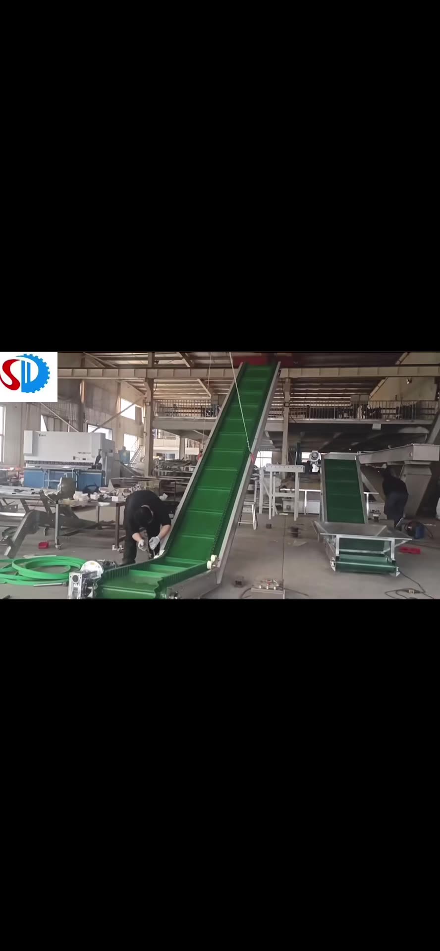 Flexible And Mobile Elevating Conveyor Bucket Hoist Conveyor Incline