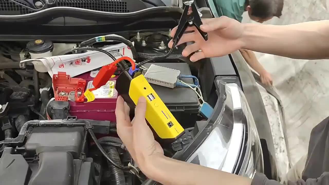 New Trending Portable Emergency Vehicle Tool Car Battery Charger
