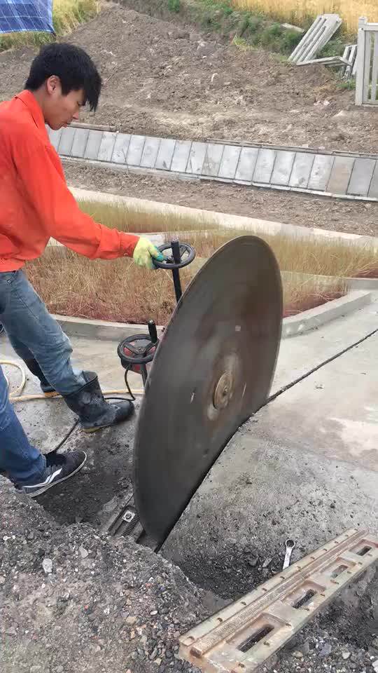 Electric Saw Concrete Curb Cutting Wall Machine Used For The Door Hole