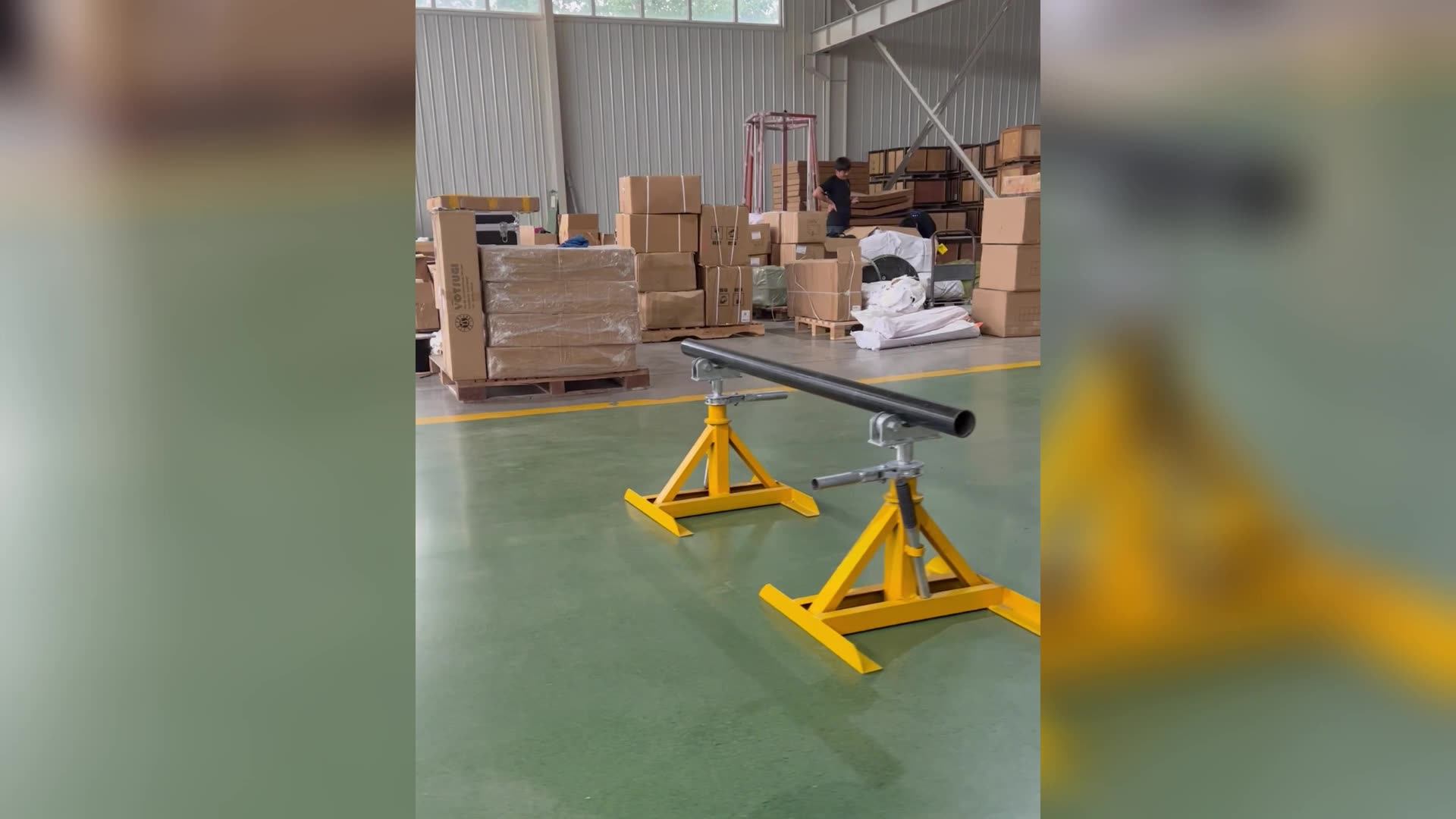 Complete Of Cable Drum Lifting Jacks With Spindle Bars For Drum Lifting Up To Using Screw Or