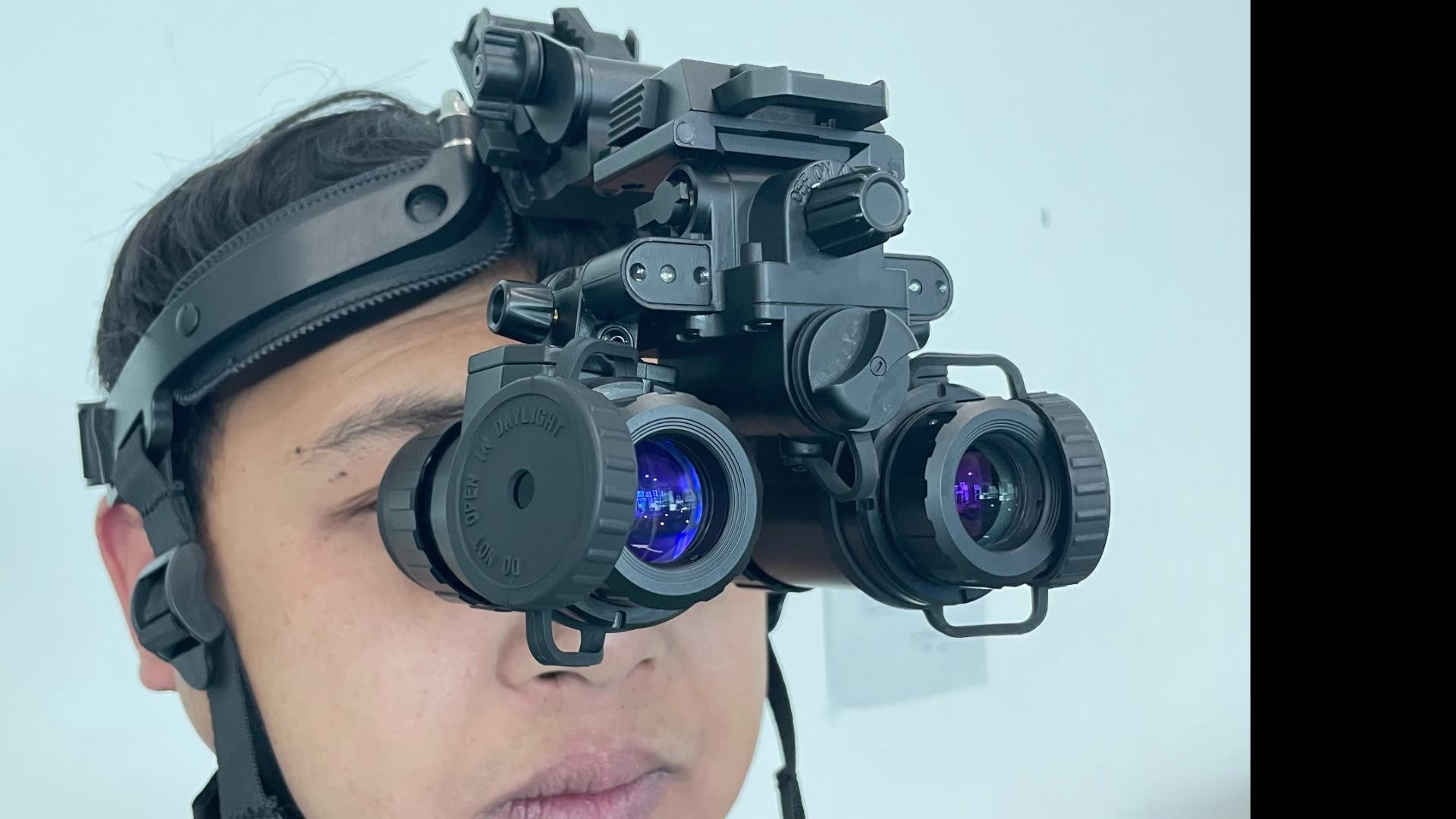 Pvs31 Dual Tube Gen3 Helmet Mounted Green Phosphor Night Vision