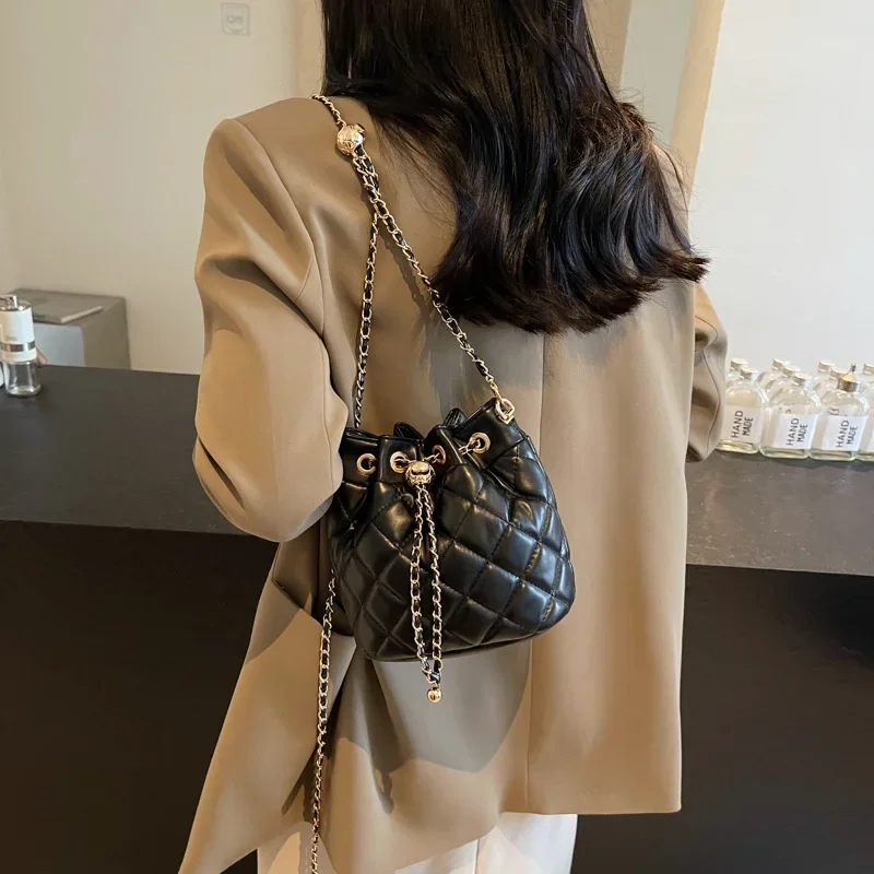 2024 New Polka Dot Chain Strap Bag Crossbody Small Drawstring Bucket Bag Luxury Round Bucket Bag Shoulder Bag Crossbody Bag for Women