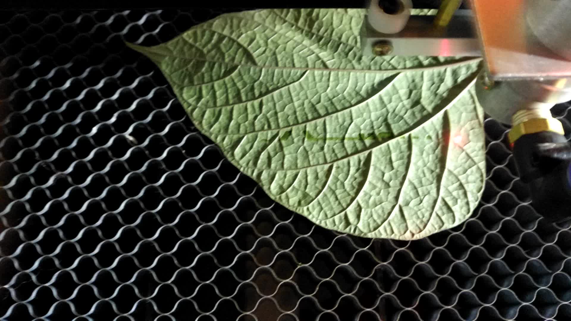 这破设备真可刻出玉器上的书法？我信了！