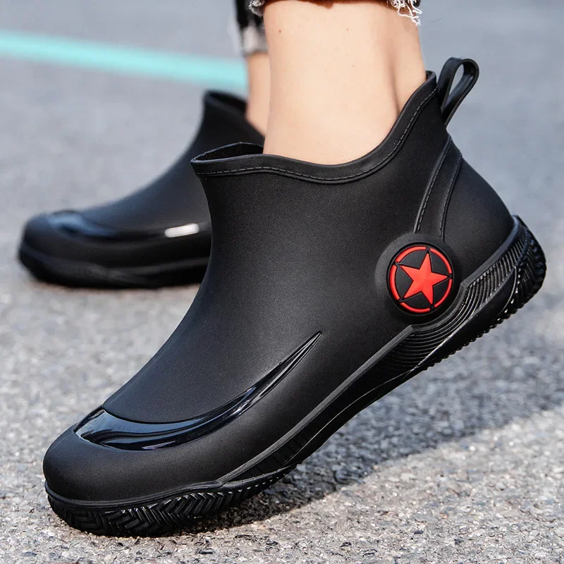 Rain boots short tube men's non-slip wear-resistant fishing water shoes 2024 new men's fleece-lined rubber shoes waterproof rain boots