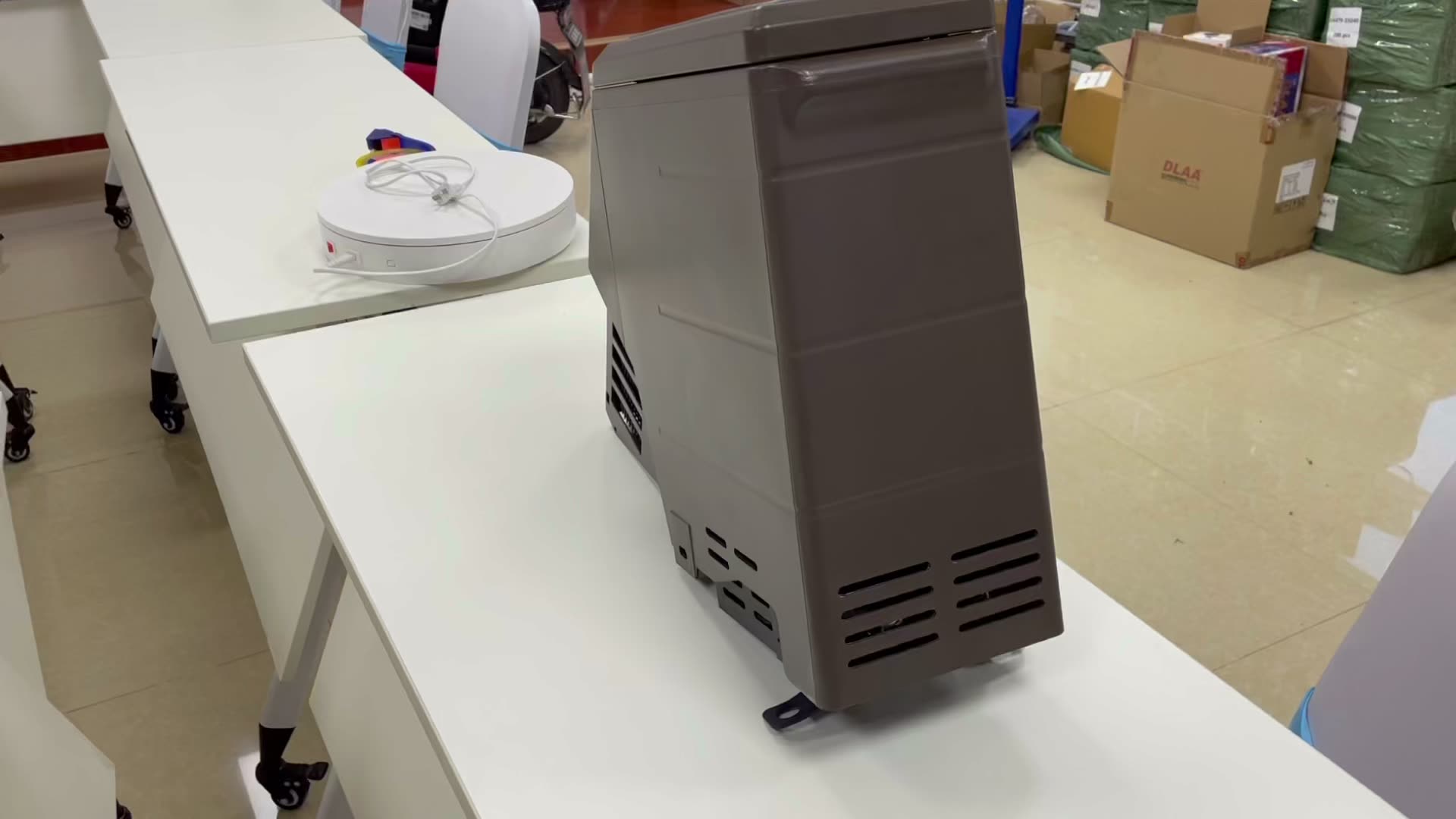 Wholesale Cooling Portable Cosmetic 12v Car Refrigerator Mini Fridge