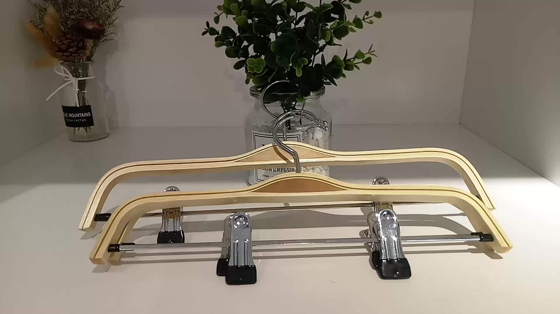 Durable Laminated Wooden Hangers Clothes With Metal Clips For Pants