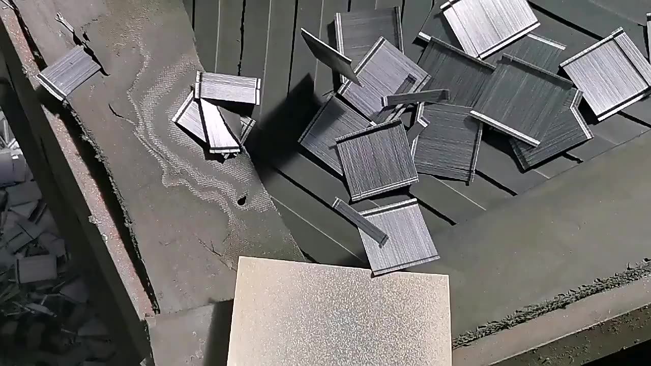 Кашпо мозаика. Склеить сталь. И опять упала ваза уннв. Упавшая ваза с цветами. Гранитные вазы лампады.