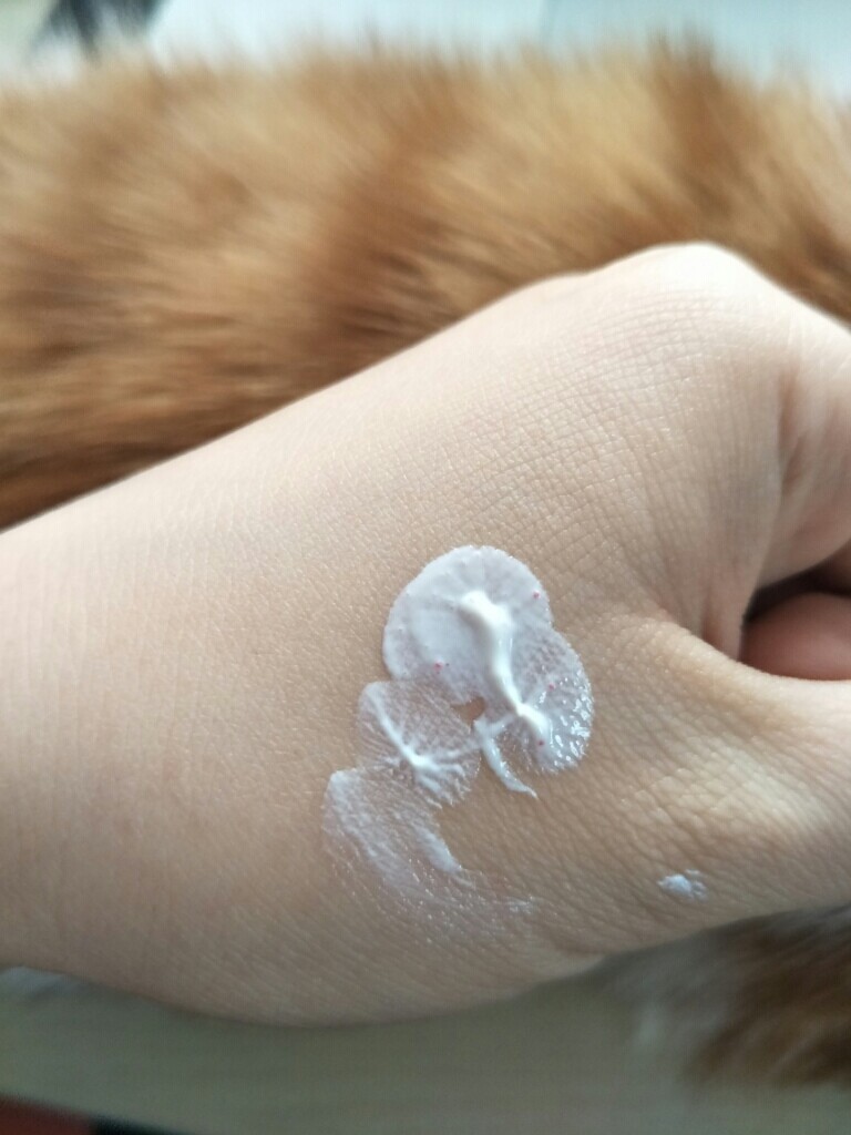 相宜本草红景天幼白隔离防护乳