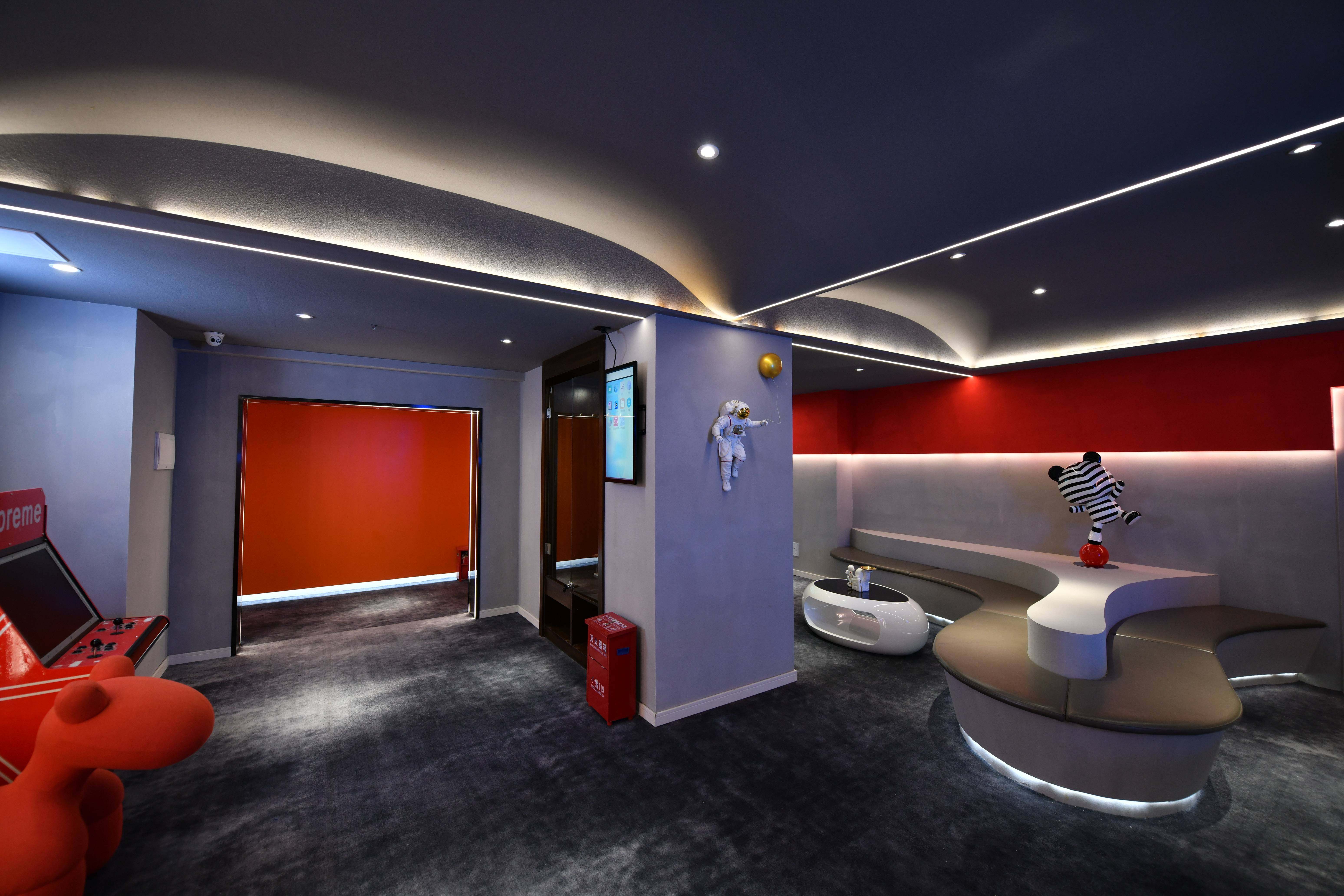 龙猫竣万兆智能电竞酒店(成都西站店)