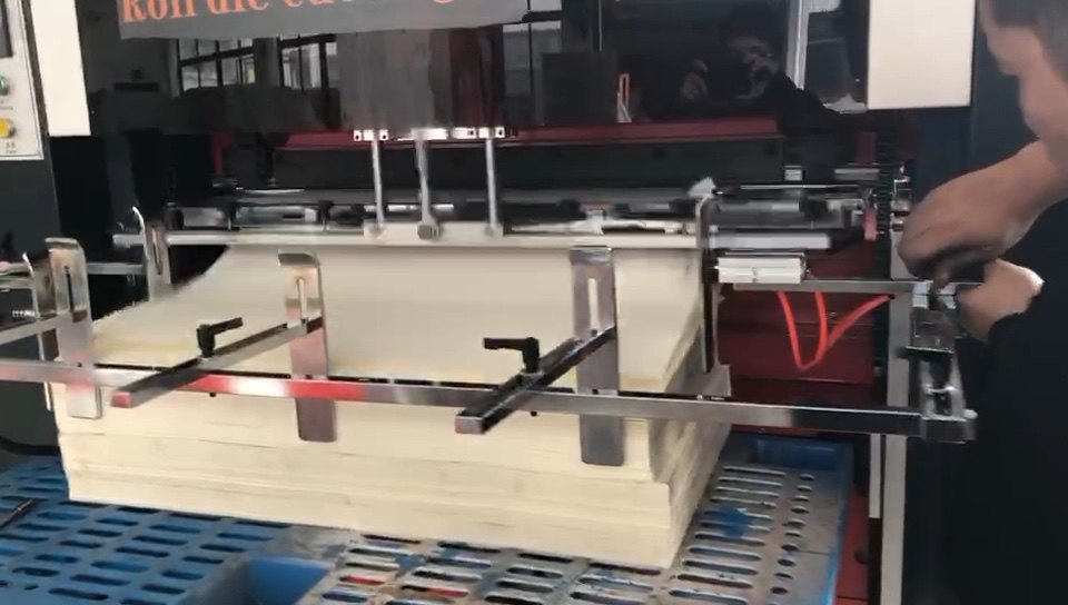 Hw950 China Suppliers Automatic Platen Press Die Cutting Machine Price