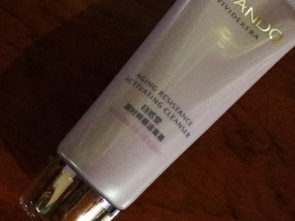 自然堂凝时鲜颜洁面霜