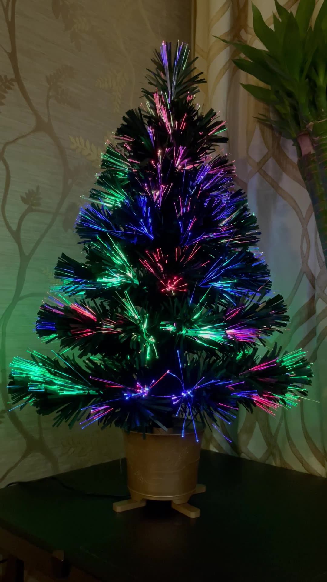 árbol Con Luces 4 Árboles De Navidad Mini Con Luces LED - Decoración  Navideña Para Mesa Y Escritorio árboles Navidad Mini, image size:1080x1920